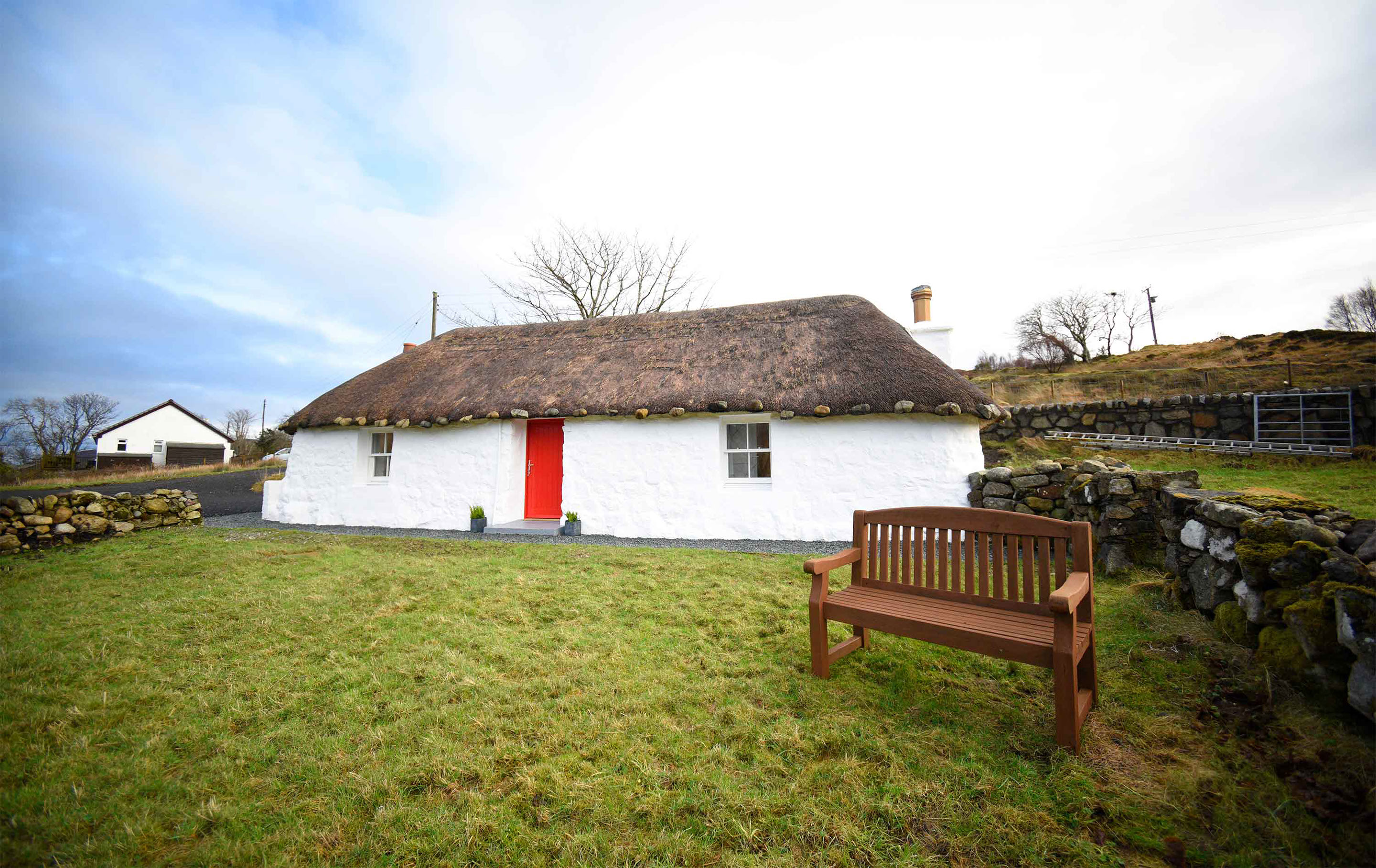 Self Catering Cottage accommodation on the Isle of Skye with sea and mountain views